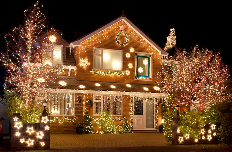 5 Wonderful Reasons To Rent Christmas Displays For A Festive Holiday Yard